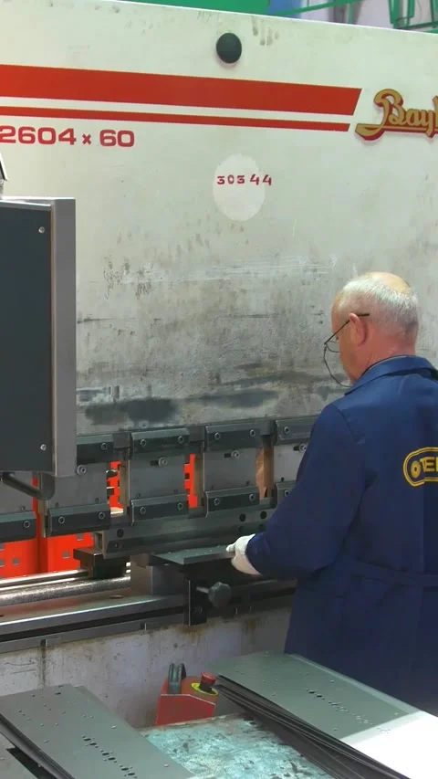Factory hydraulic press. Stamping of sheet steel parts on a hydraulic press. 스톡 동영상 277130195