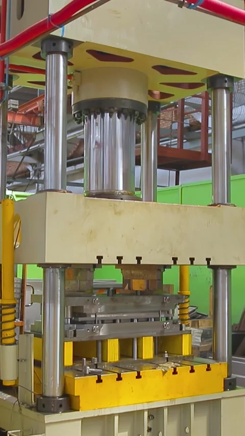 Factory hydraulic press. Vertical video. 스톡 동영상 268016246