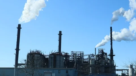 Factory with Multiple Chimney's Global Warming Air Pollution Factory Emissions 库存影片 126980064