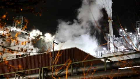 Factory at night - lots of smoke Stock Footage 152847670