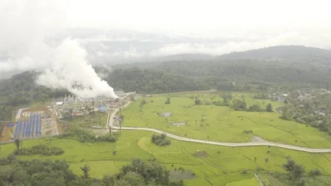 A factory that is in operation emits smoke through the chimney to air Video stock 276455841