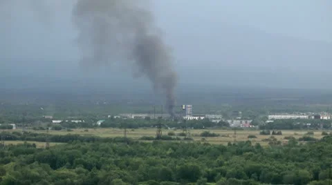 The factory pollutes environment, thus making nothing Stockbeeldmateriaal 10597797