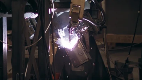 FACTORY ROBOT WELDER IN ACTION 스톡 동영상 108046030