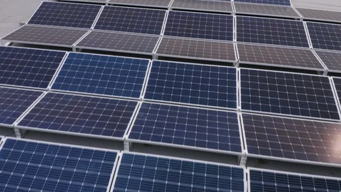 Factory Solar Panel Array on Sunny Day Vídeos de archivo 117850556