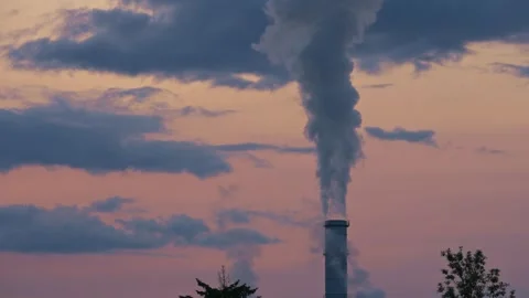Factory Steam Emissions Rising into the Sky During a Golden Sunset Vidéo 331166252