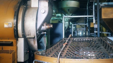 Factory unit with a functioning mingling machine Video stock 115106668