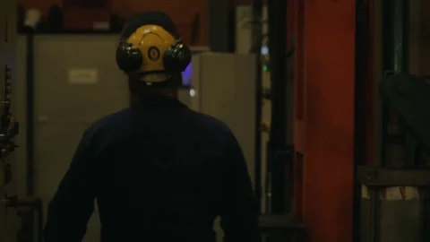 Factory worker 스톡 동영상 73186722