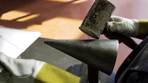 Factory Worker Hammering Cone Vídeo Stock 152735766