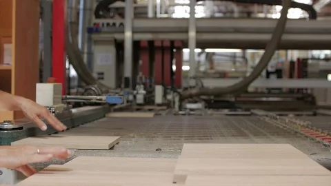Factory worker inspects MDF wood parts Mittel Dichte Fazerplatte Video stock 127682037