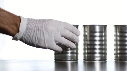 Factory worker moving tin cans in factory. HD 库存影片 128922357