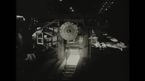 Factory worker operating hydraulic shear Stock Footage 44571753