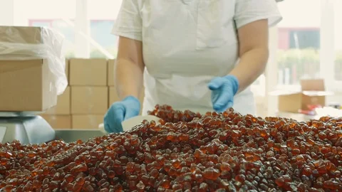 Factory worker packing candies. Candy factory. Video stock 98012782