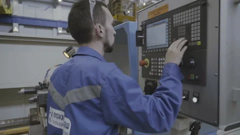 Factory worker is programming a CNC milling machine 스톡 동영상 103354411