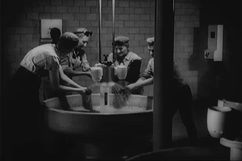 Factory Workers during World War Two - Rosie the Riveter 1940s Vidéo 94396572