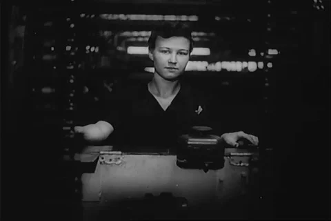 Factory Workers - Female workers during World War Two - Rosie the Riveter Видео 94395308