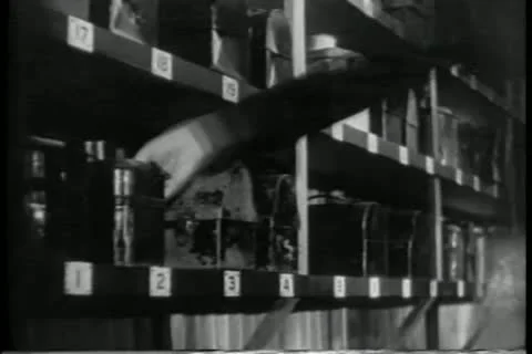 Factory workers grabbing their lunch boxes for lunch break 스톡 동영상 11353365