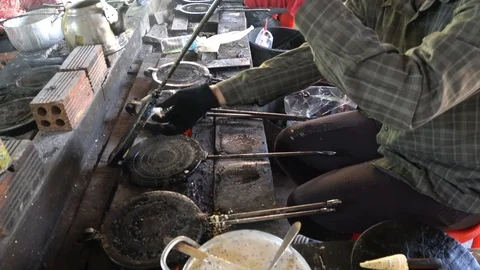 Factory workers making waffle cones, Cambodia 库存影片 92051112