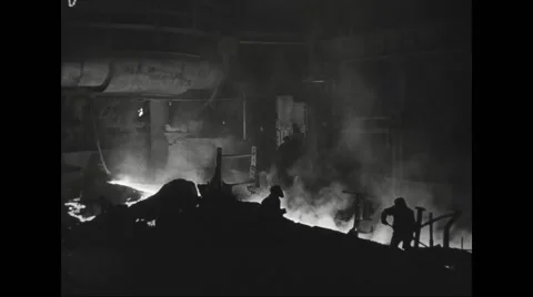 Factory workers working in steel mill Video stock 44571057