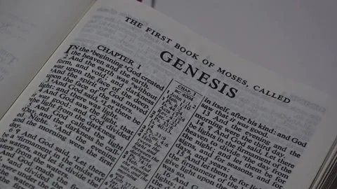 Fade in and out Light leak over the Book of Genesis KJV bible Let there be Vidéo 142195525