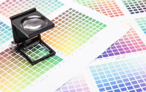  Fadenmesser Das Foto zeigt Testausdrucke zum Einstellen eines Farbdrucker... Stock Photos