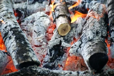 Failing fire, burning coals, the background of ash and fire Foto stock