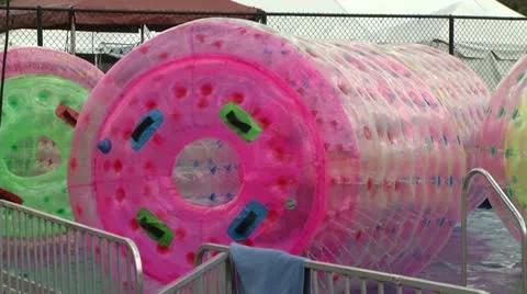 Fair Bubble Barrels daytime 動画素材 10882417