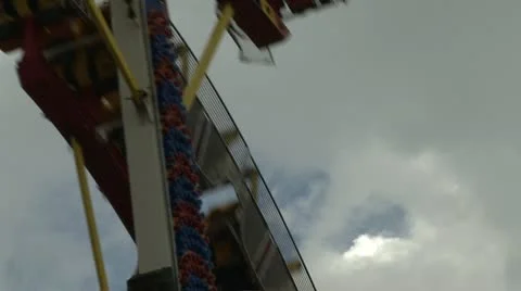 Fair Upside down ride daytime 動画素材 10882425