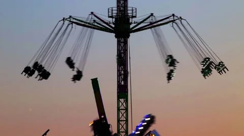 Fairground attractions at sunset. Vídeos de archivo 62865784