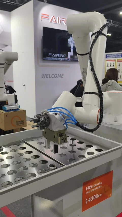 Fairino FR5 6-Axis Collaborative Robot Stockbeeldmateriaal 336839070