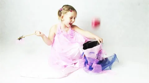 Fairy doing magic 動画素材 11810992