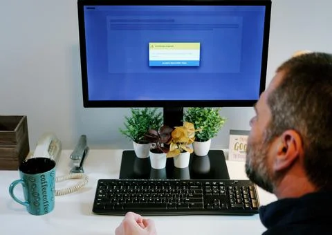 Fake Blue Screen Malware Attack Awareness Example Foto stock