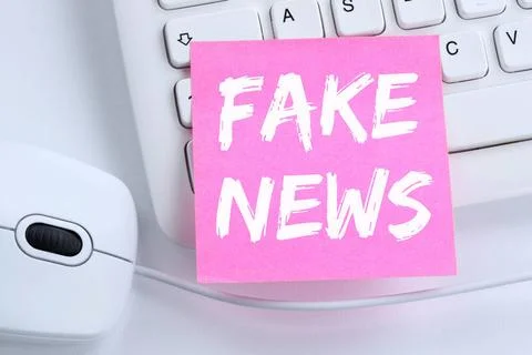 Fake News Nachrichten Wahrheit Lüge Medien Internet Schreibtisch Büro Fake. Stock Photos