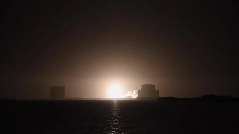 Falcon 9 PACE rocket lifts off from Cape Canaveral Space Launch Complex Vídeos de archivo 264024486