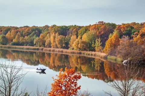 Fall autumn landscape view on the multi colored autumn forest reflecting in t Stockfoto's