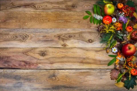 Fall background with pumpkin and green leaves on wooden table Fotos de archivo