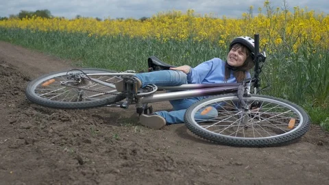 Fall from the bike. Stock Footage 113416634
