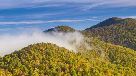 Fall Blue Ridge Mountians with Mist Rushing Over the Hilltop Video stock 32478550