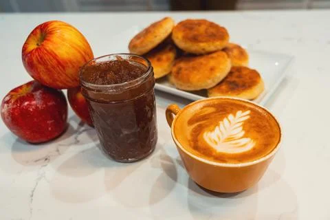 Fall Cafe Menu Spread with Biscuits, Apples, and Coffee — Flat Lay Foto stock
