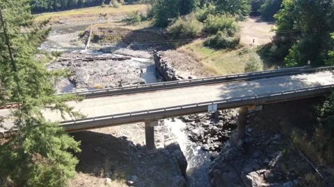 Fall Creek River Oregon Bridge Drone 動画素材 162500355