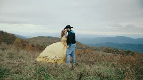 Fall on Max Patch Mountain Appalachian Mountains, Tennessee &amp; North Carolina Stock-Footage 87719543