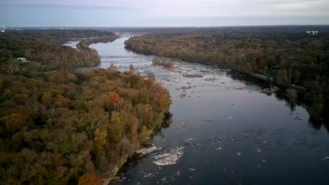 Fall over the James River in Richmond VA Vídeos de archivo 314201562
