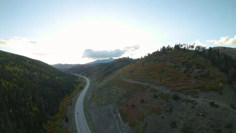 Fall time Flight through the LaVeta Pass in the Colorado Rockies 動画素材 255455151