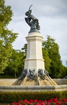 Fallen Angel Statue 스톡 사진