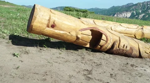 Fallen wood statue idol Stock-Footage 66190774