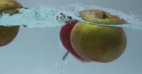 Falling Apples into Water. Citrus in water with bubbles Stock Footage 148707403