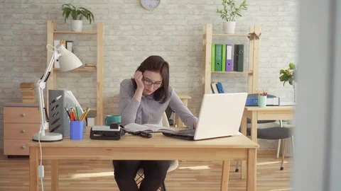 Falling asleep worker in the workplace in the office Stock Footage 106597163