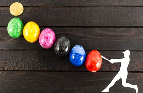 Falling bitcoin concept - baseball player hitting eggs. Foto stock