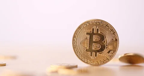 Falling off the bitcoin 库存影片 85403771