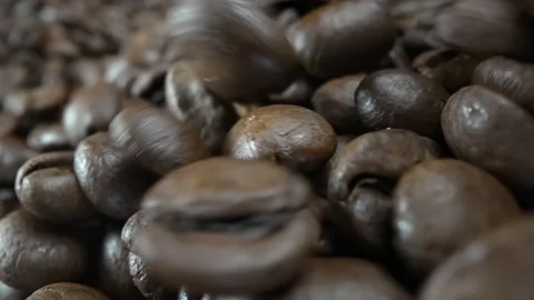 Falling, Bouncing and Colliding Coffee Beans Video stock 170886158
