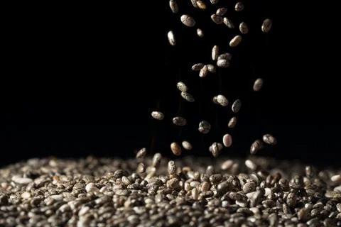 Falling chia seeds Foto stock
